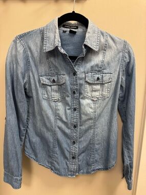 Sandra Ingrish Light Wash Denim Button-Up Shirt XS